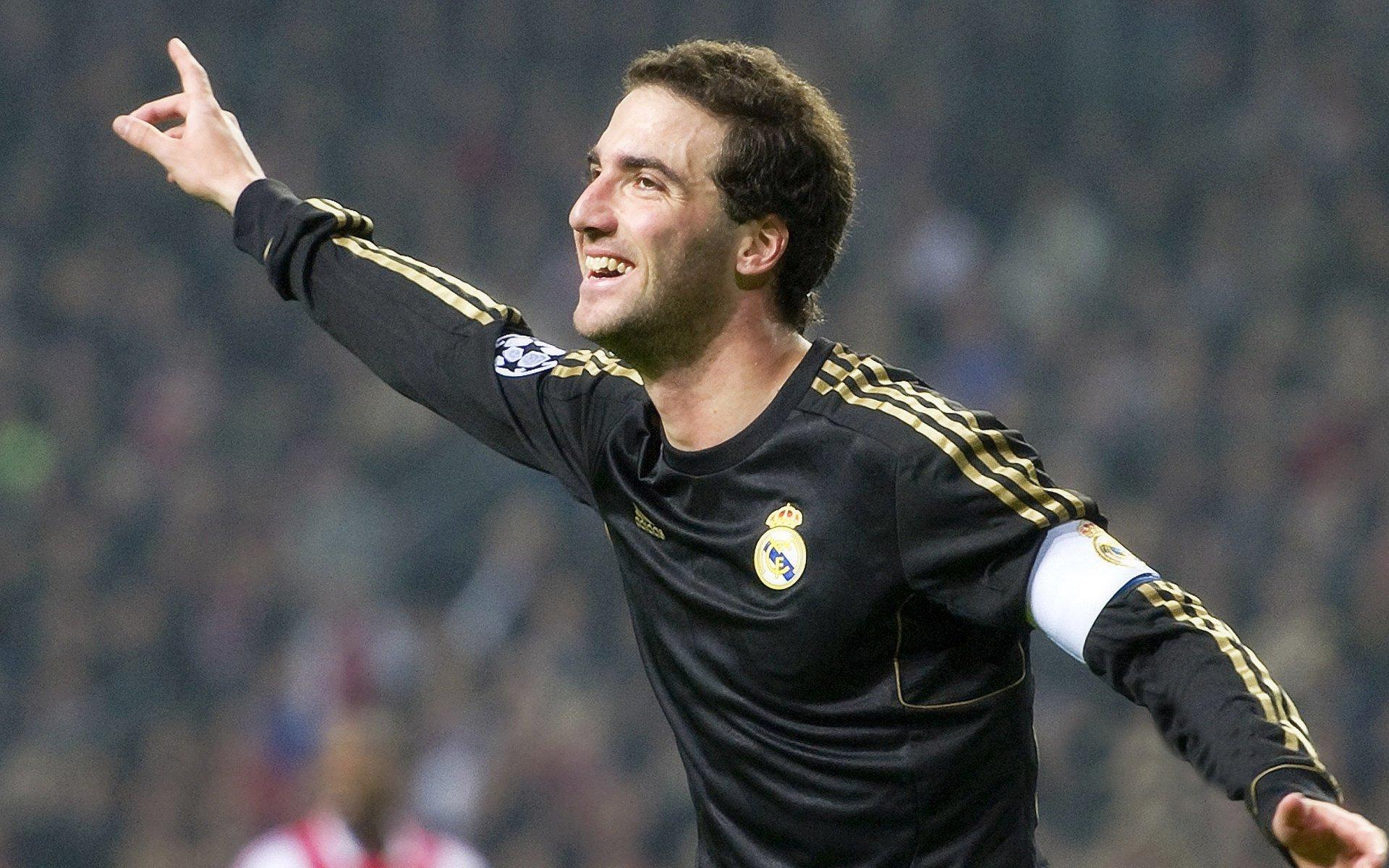 王者归来!XX队强势卫冕联赛冠军,创历史新纪录