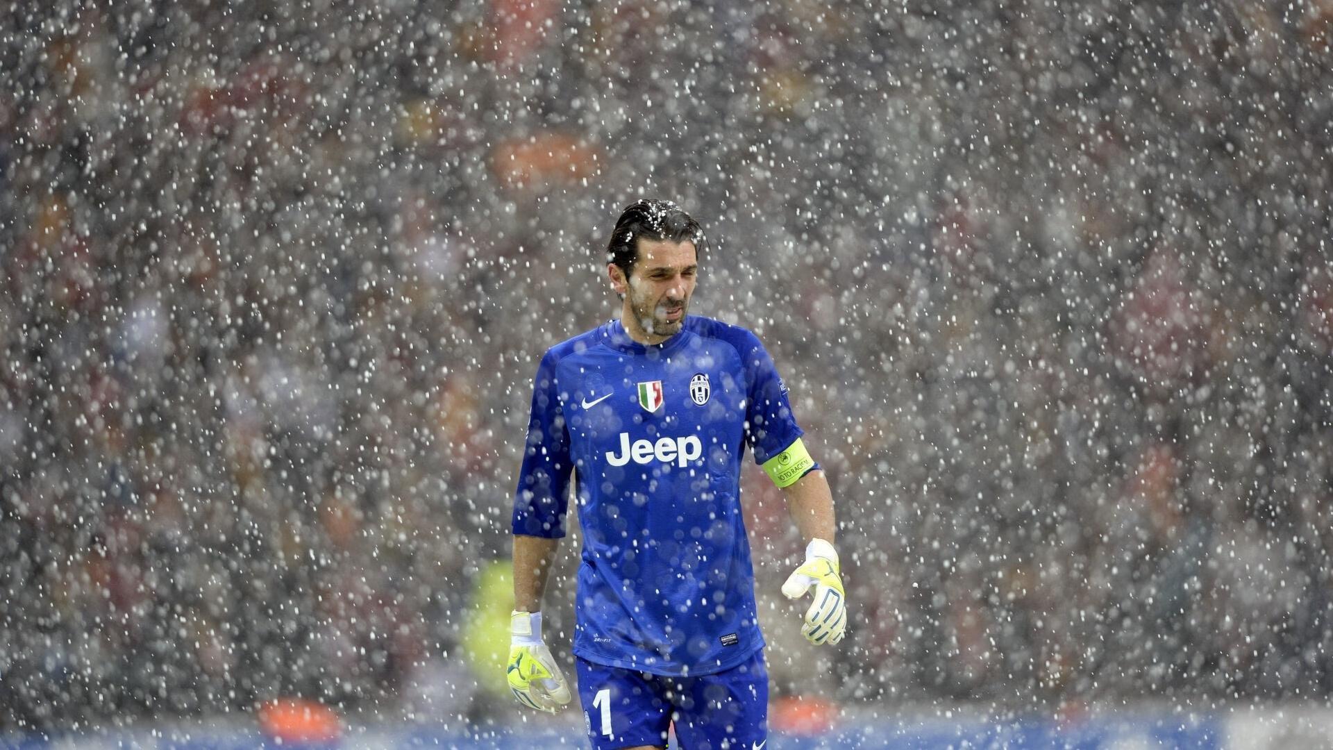 VAR判罚引发巨大争议 球迷怒斥裁判毁掉经典对决