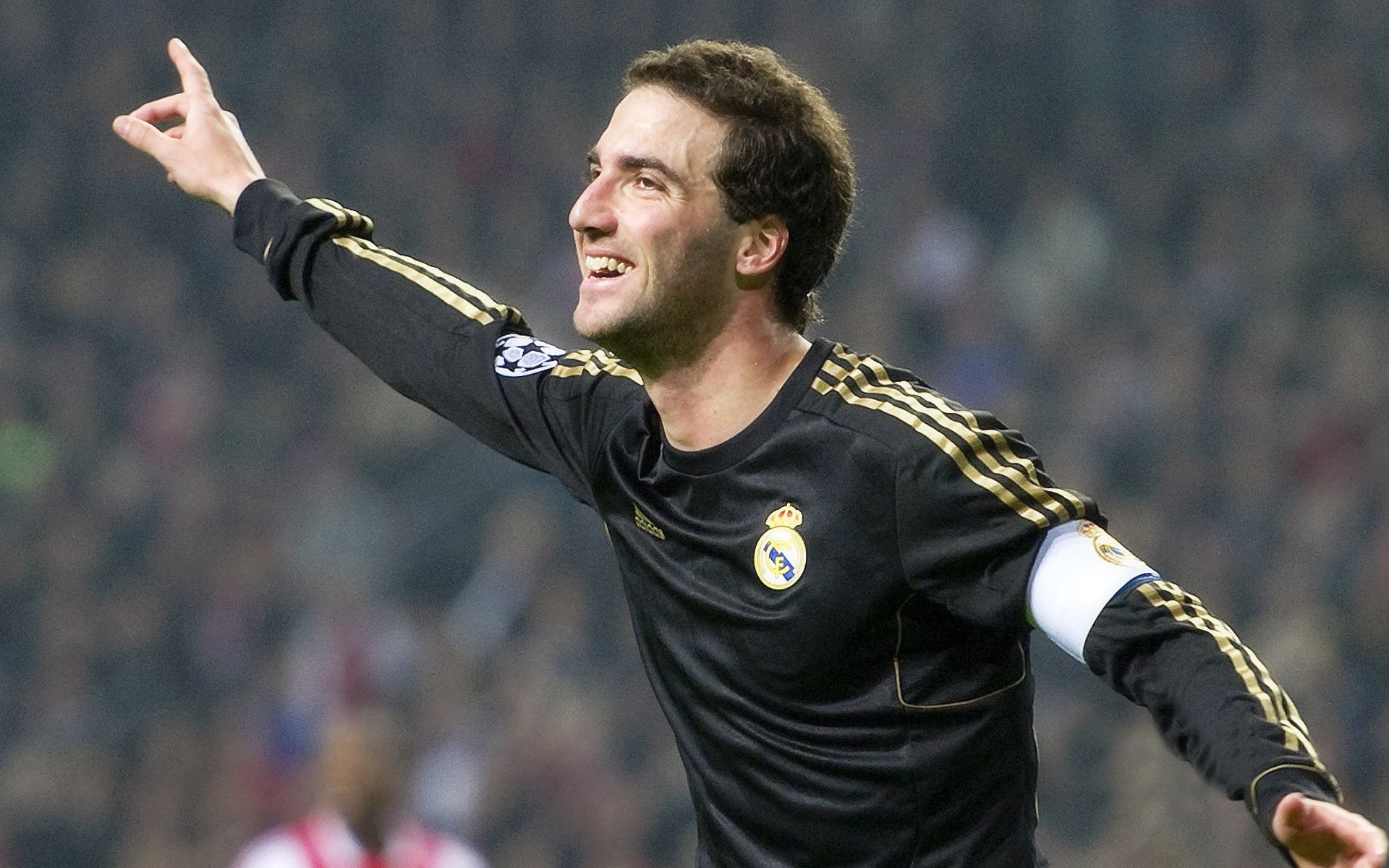 蝶泳名将再破世界纪录,泳坛新星闪耀国际赛场