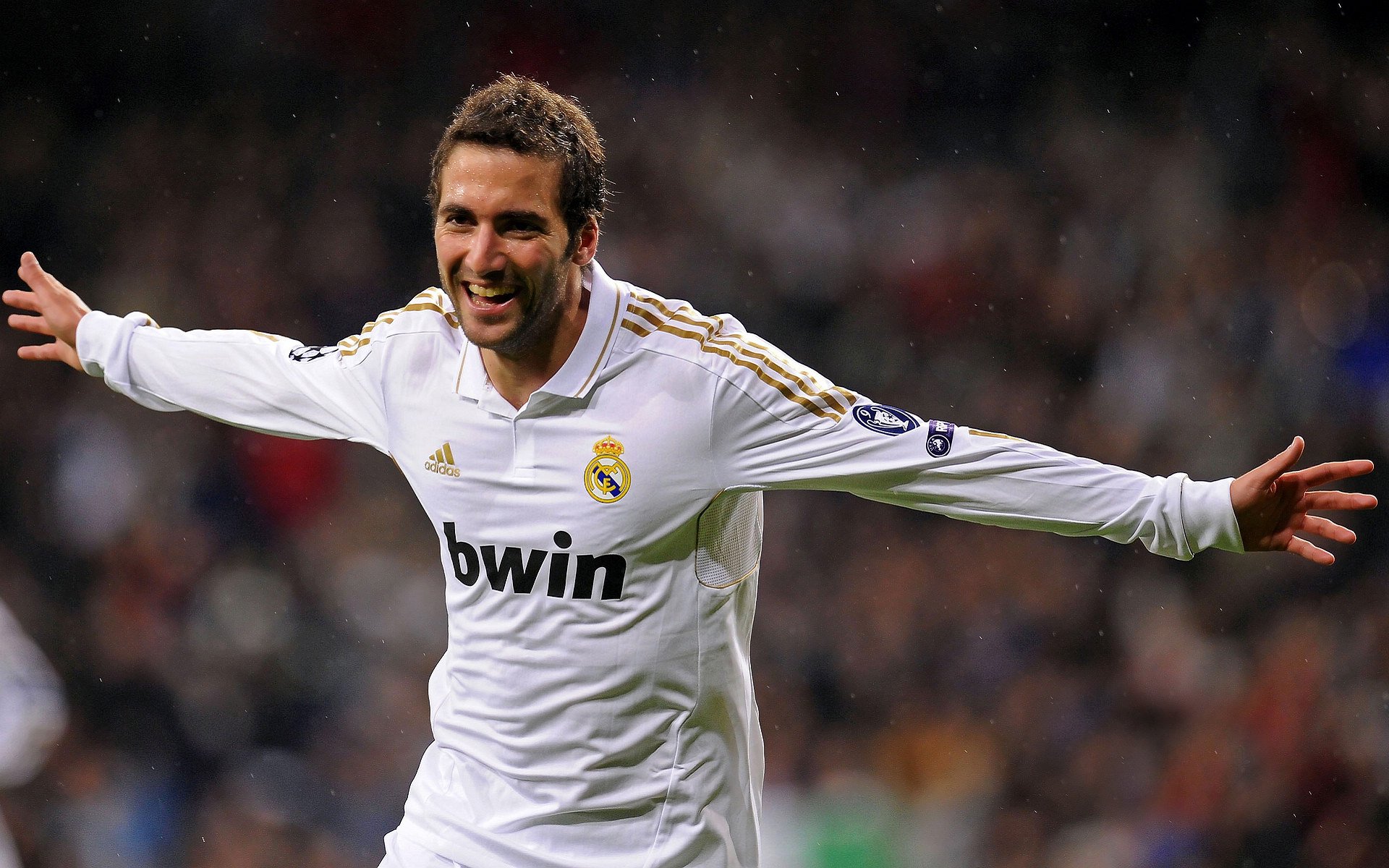 欧洲足坛转会市场风云再起 豪门争夺战愈演愈烈